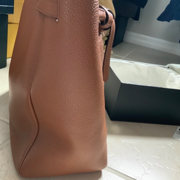 Prada - Picture 3 of 16